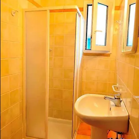 In 22100 דירה פסקיארה דל גארדה