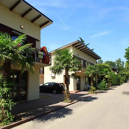 In 22100 Πεσκιέρα ντελ Γκάρντα